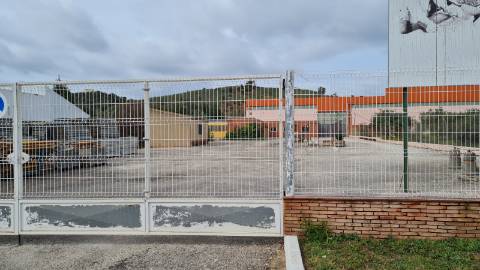 Armazém com 4.596m2