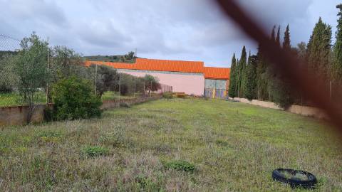 Armazém com 4.596m2