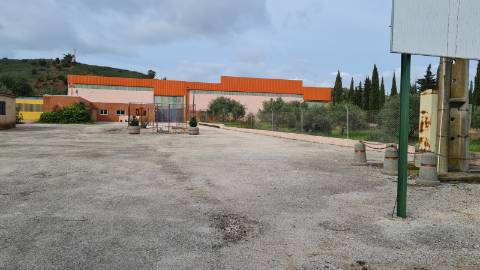 Armazém com 4.596m2