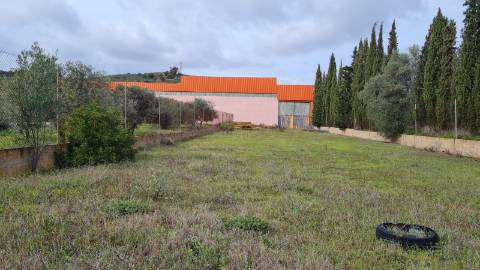 Armazém com 4.596m2