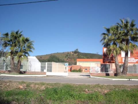 Armazém com 4.596m2