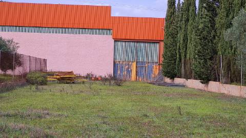 Armazém com 4.596m2