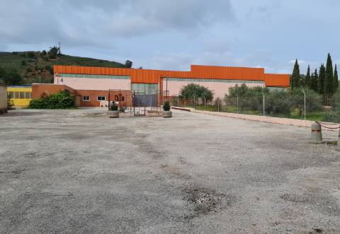 Armazém com 4.596m2