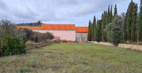 Armazém com 4.596m2