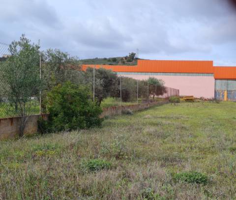 Armazém com 4.596m2