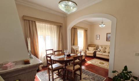 Vivenda V2+1, muito bem situada para venda em Olhão