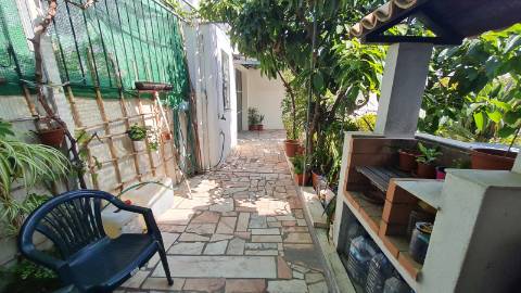 Vivenda V2+1, muito bem situada para venda em Olhão