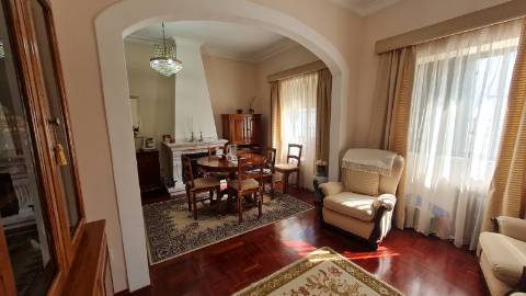 Vivenda V2+1, muito bem situada para venda em Olhão