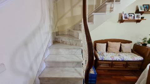 Vivenda V2+1, muito bem situada para venda em Olhão