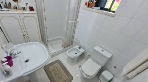 Vivenda V2+1, muito bem situada para venda em Olhão