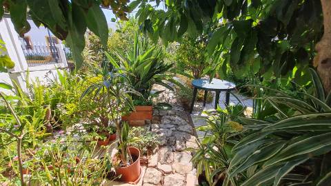 Vivenda V2+1, muito bem situada para venda em Olhão