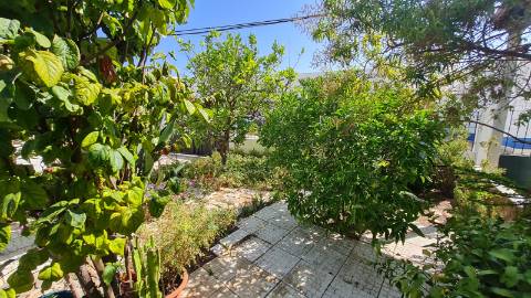 Vivenda V2+1, muito bem situada para venda em Olhão