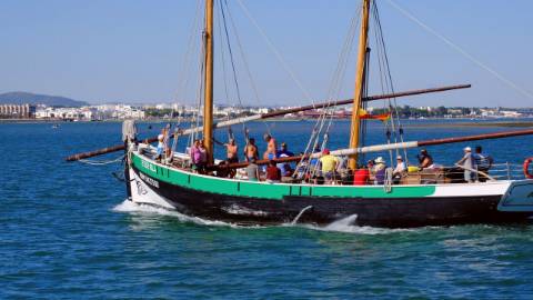 Vivenda V2+1, muito bem situada para venda em Olhão