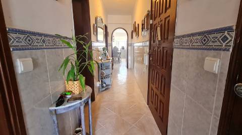 Apartamento usado T2+1 à venda na Fuseta