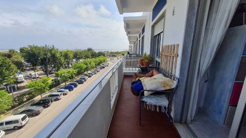 Apartamento usado T2+1 à venda na Fuseta