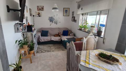 Apartamento usado T2+1 à venda na Fuseta