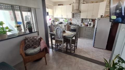 Apartamento usado T2+1 à venda na Fuseta