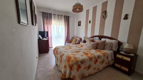 Apartamento usado T2+1 à venda na Fuseta