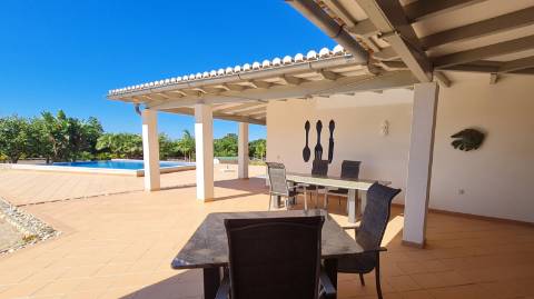 Moradia T3 +1 à venda na tranquila Luz de Tavira