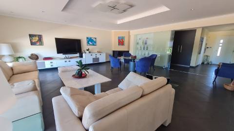 Moradia T3 +1 à venda na tranquila Luz de Tavira