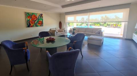 Moradia T3 +1 à venda na tranquila Luz de Tavira