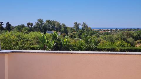 Moradia T3 +1 à venda na tranquila Luz de Tavira