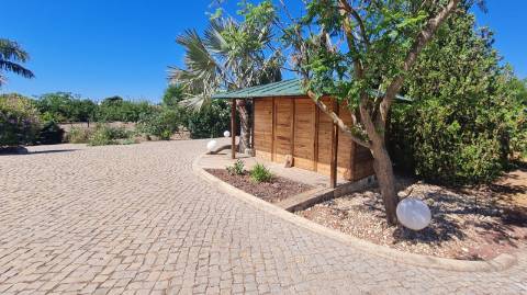 Moradia T3 +1 à venda na tranquila Luz de Tavira