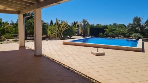 Moradia T3 +1 à venda na tranquila Luz de Tavira