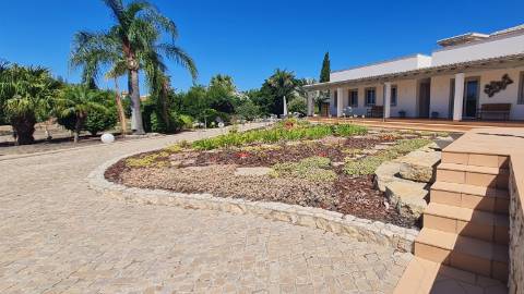 Moradia T3 +1 à venda na tranquila Luz de Tavira