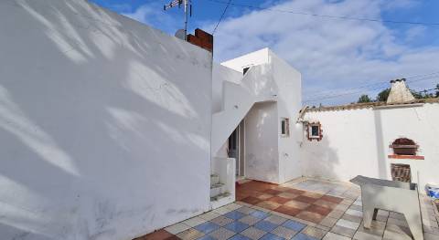 Casa de campo com várias divisões á venda em Luz de Tavira