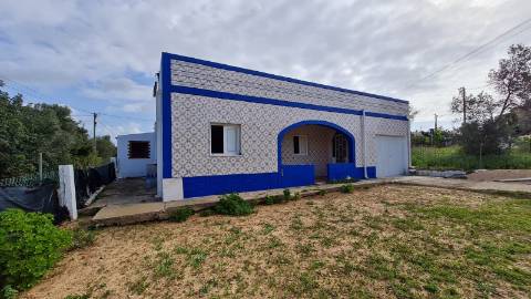 Casa de campo com várias divisões á venda em Luz de Tavira