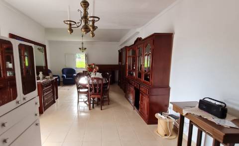 Casa de campo com várias divisões á venda em Luz de Tavira