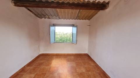 Casa de campo com várias divisões á venda em Luz de Tavira