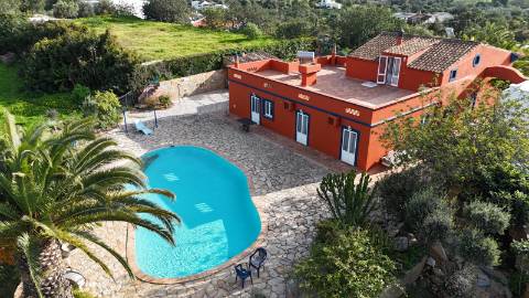 Moradia T3 com piscina á venda em Quelfes, Olhão