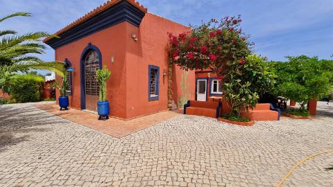 Moradia T3 com piscina á venda em Quelfes, Olhão