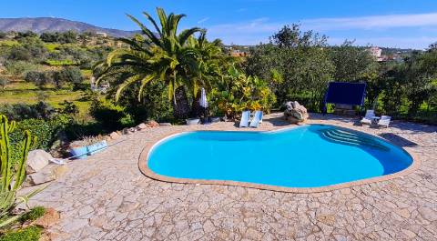 Moradia T3 com piscina á venda em Quelfes, Olhão