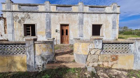 Terreno de 11ha, com casa para recuperar à venda em Santo Estevão Tavira