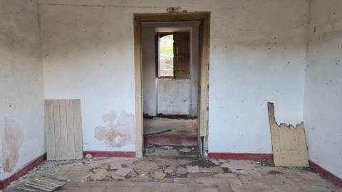 Terreno de 11ha, com casa para recuperar à venda em Santo Estevão Tavira