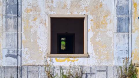 Terreno de 11ha, com casa para recuperar à venda em Santo Estevão Tavira