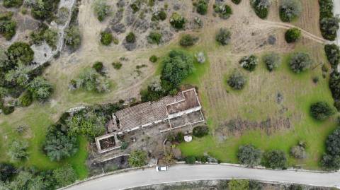 Terreno de 11ha, com casa para recuperar à venda em Santo Estevão Tavira