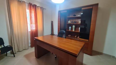 Vivenda V4 á venda em Tavira