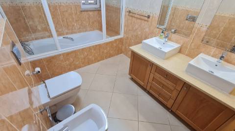 Vivenda V4 á venda em Tavira