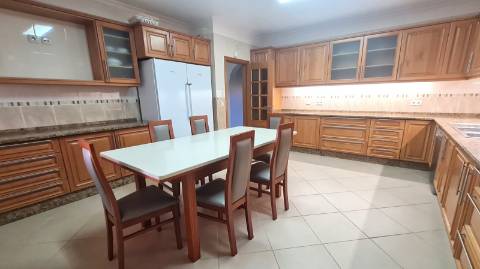 Vivenda V4 á venda em Tavira