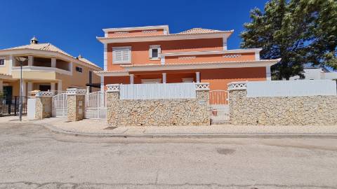 Vivenda V4 á venda em Tavira