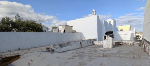 moradia para recuperar à venda na Fuzeta