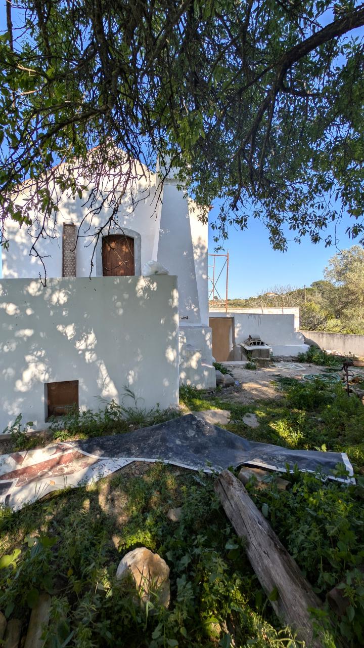 Casa à venda em Luz de Tavira em fase final de recuperação