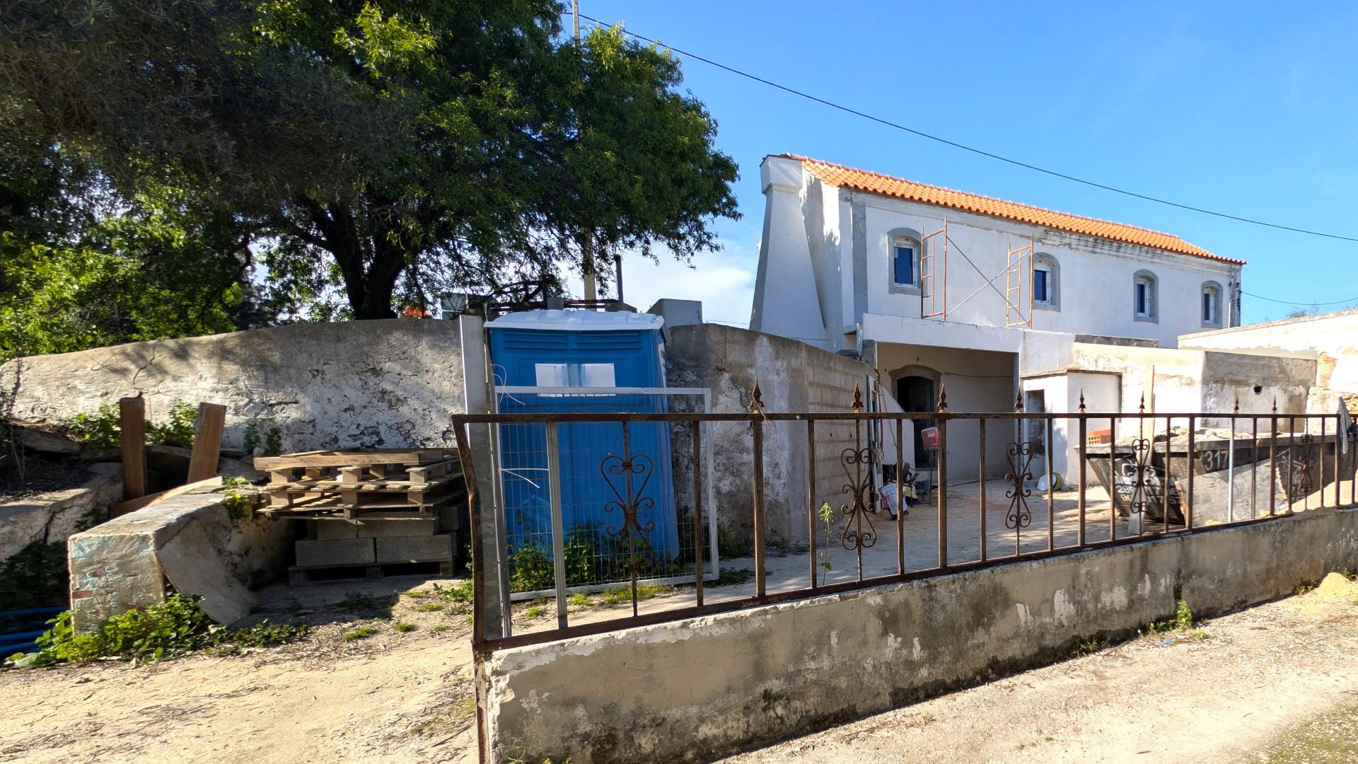 Casa à venda em Luz de Tavira em fase final de recuperação
