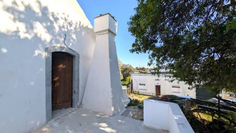 Casa à venda em Luz de Tavira em fase final de recuperação