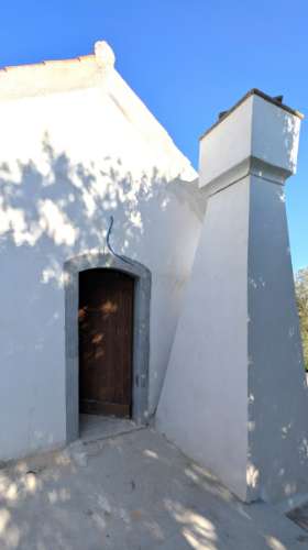 Casa à venda em Luz de Tavira em fase final de recuperação