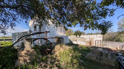 Casa à venda em Luz de Tavira em fase final de recuperação